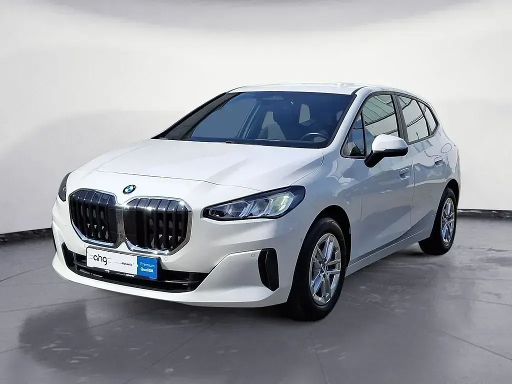 Gebraucht BMW 220 Active Tourer 170 PS (125 kW) 2022 Weiß Van / Kleinbus