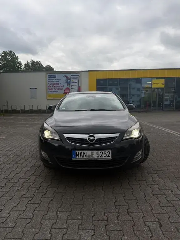 Brugt Opel Astra Edition 179 HK (131 kW) 2012 Sort Sedan
