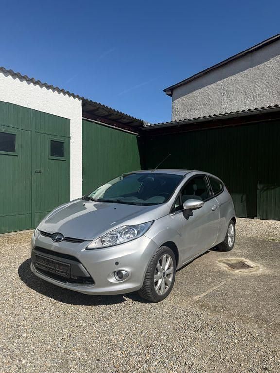 Gebraucht Ford Fiesta Trend 82 PS (60 kW) 2009 Silber Kleinwagen