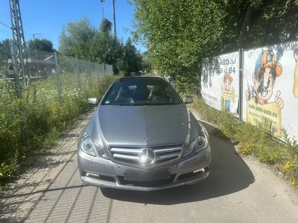 Gebraucht Mercedes E250 204 PS (150 kW) 2010 Silber Coupé