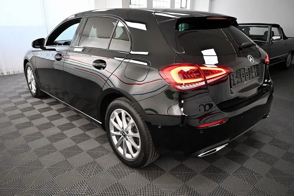 Gebraucht Mercedes A200 Progressive 150 PS (110 kW) 2021 Kosmosschwarz  metalliclack Limousine