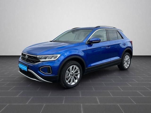 Ravennablau metallic (metallic) Gebraucht 2025 VW T-Roc Life SUV | 30.400 € (Superpreis) - Bild 1/4