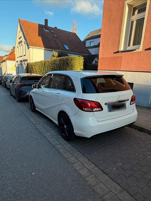 Gebraucht Mercedes B180 109 PS (80 kW) 2016 Weiß Van / Kleinbus