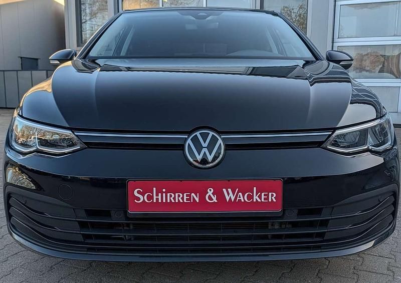 Gebraucht VW Golf VII Life 150 PS (110 kW) 2020 Deep black perleffekt Kleinwagen