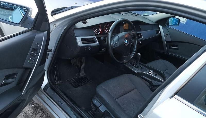 Gebraucht BMW 523 Sport Line 177 PS (130 kW) 2006 Silber Limousine