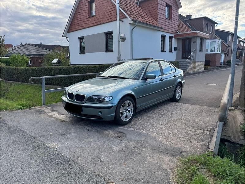 Grün Gebraucht 2003 BMW 318 Limousine | 1.799 € (Superpreis) - Bild 1/4