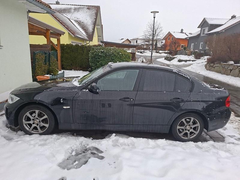 Gebraucht BMW 320 150 PS (110 kW) 2007 Schwarz Limousine