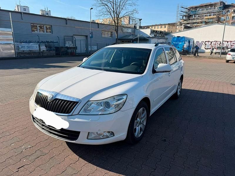Gebraucht Skoda Octavia Elegance 160 PS (117 kW) 2009 Weiß Kombi
