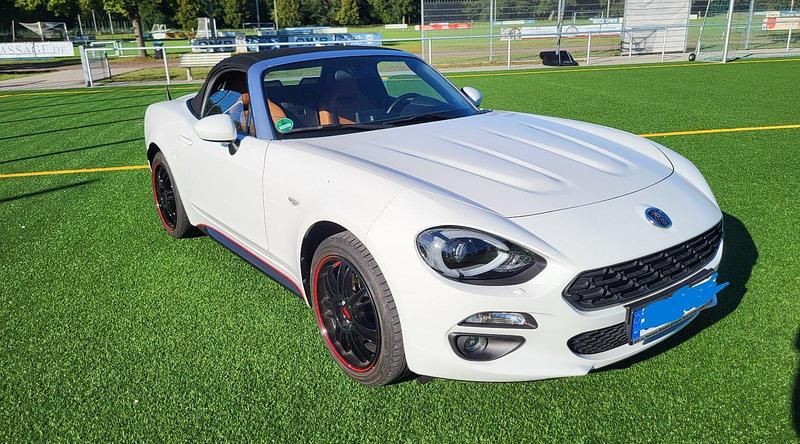 Weiß Gebraucht 2018 Fiat 124 Spider Lusso Cabrio | 20.700 € (Fairer Preis) - Bild 1/4