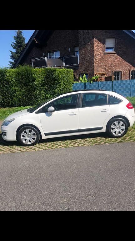 Weiß Gebraucht 2009 Citroën C4 Exclusive Limousine | 1.300 € (Guter Preis) - Bild 1/4
