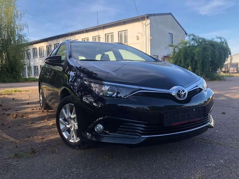 Gebraucht Toyota Auris Design 116 PS (85 kW) 2015 Schwarz Kombi