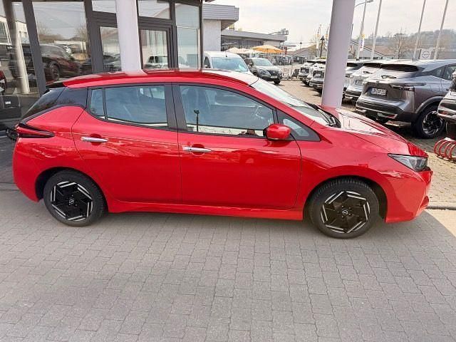 Gebraucht Nissan Leaf 360º 110 kW (150 PS) 2023 Rot Kleinwagen