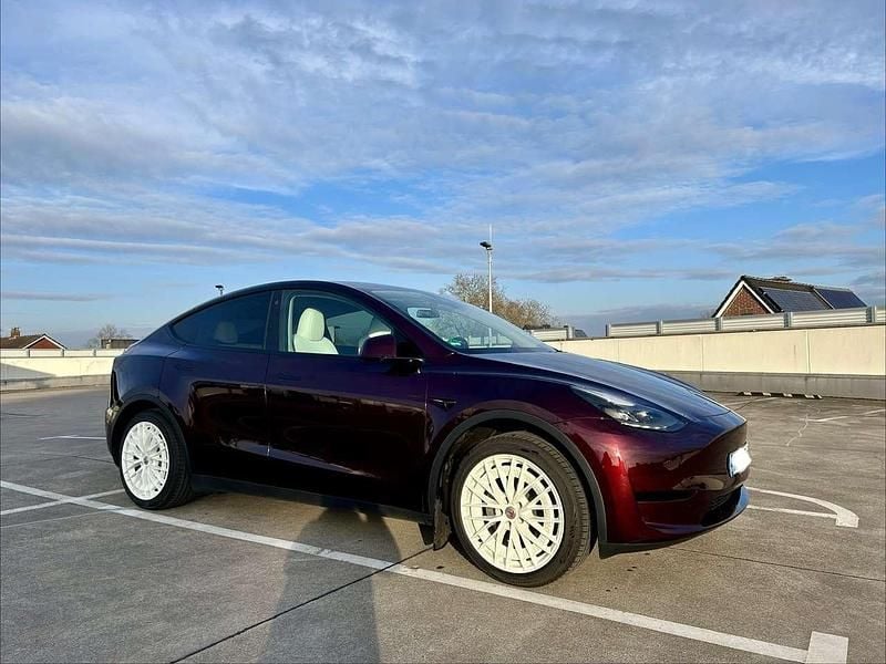 Gebraucht Tesla Model Y Standard Range 219 kW (299 PS) 2024 Rot SUV