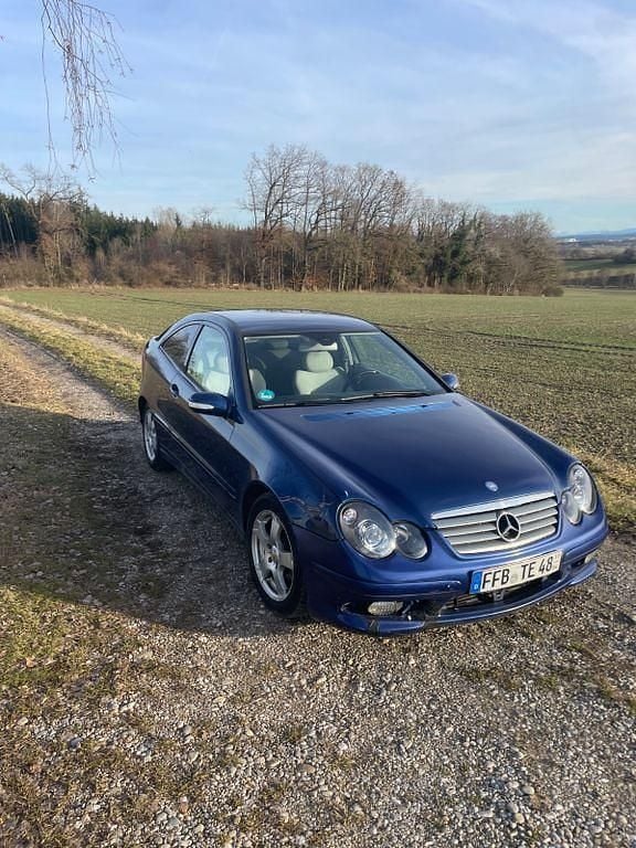 Gebraucht Mercedes C180 143 PS (105 kW) 2005 Blau Coupé
