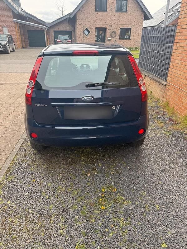 Gebraucht Ford Fiesta 80 PS (58 kW) 2008 Blau Kleinwagen