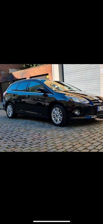 Schwarz Gebraucht 2013 Ford Focus Trend Limousine | 6.500 € (Etwas zu teuer) - Bild 1/4