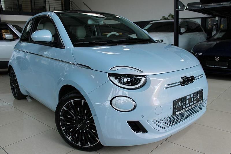 La prima himmelblau** Gebraucht 2021 Fiat 500e La Prima Limousine | 18.600 € (Fairer Preis) - Bild 1/4