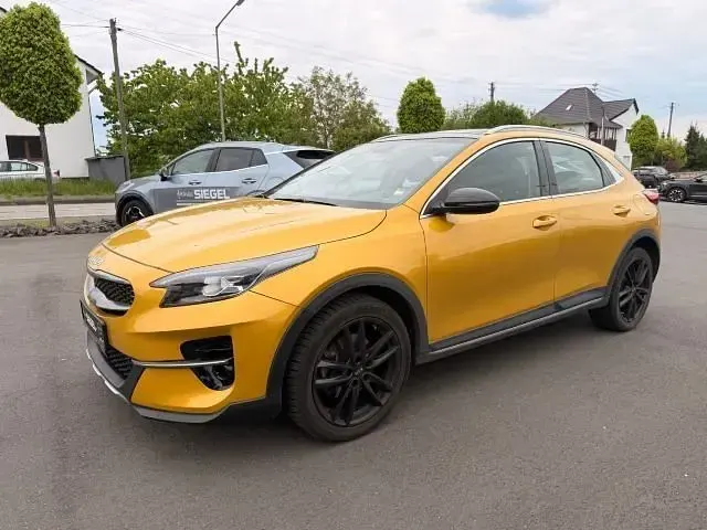 Gebraucht Kia Ceed Spirit 160 PS (117 kW) 2022 Gelb Kleinwagen