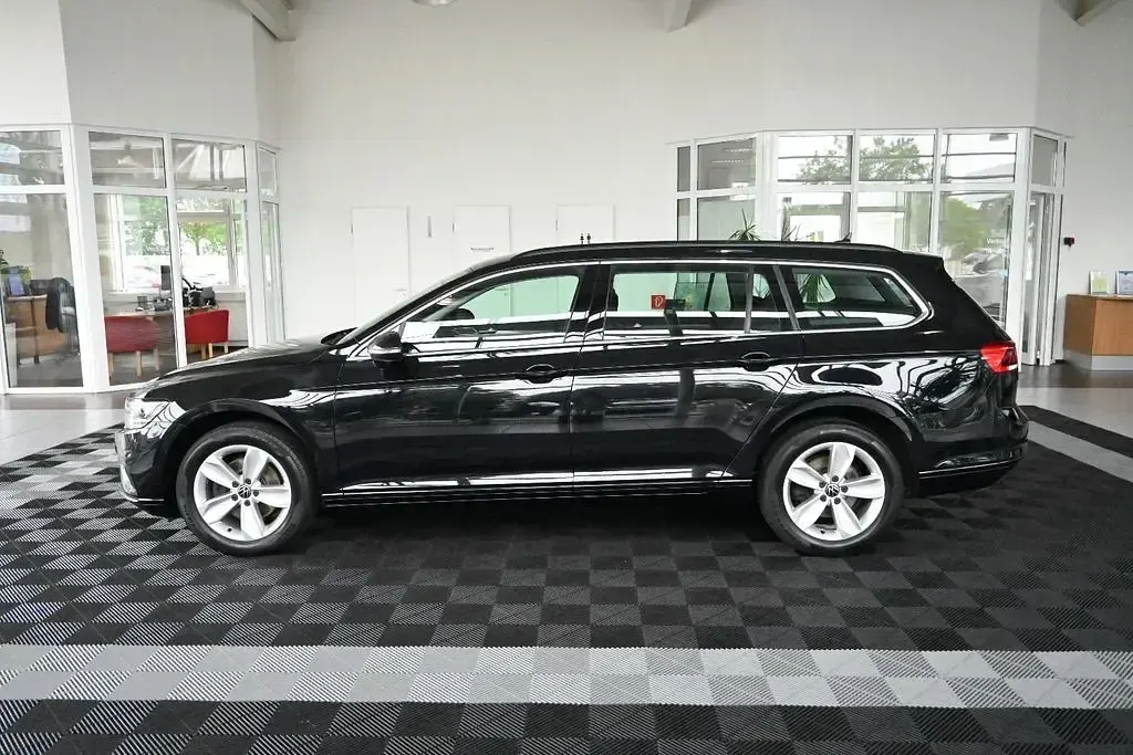 Gebraucht VW Passat Business 200 PS (147 kW) 2023 Schwarz Kombi