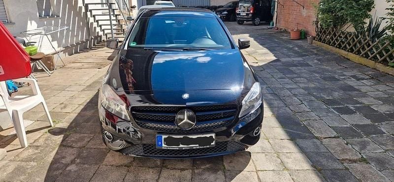 Gebraucht Mercedes A180 Urban 122 PS (89 kW) 2014 Schwarz Coupé