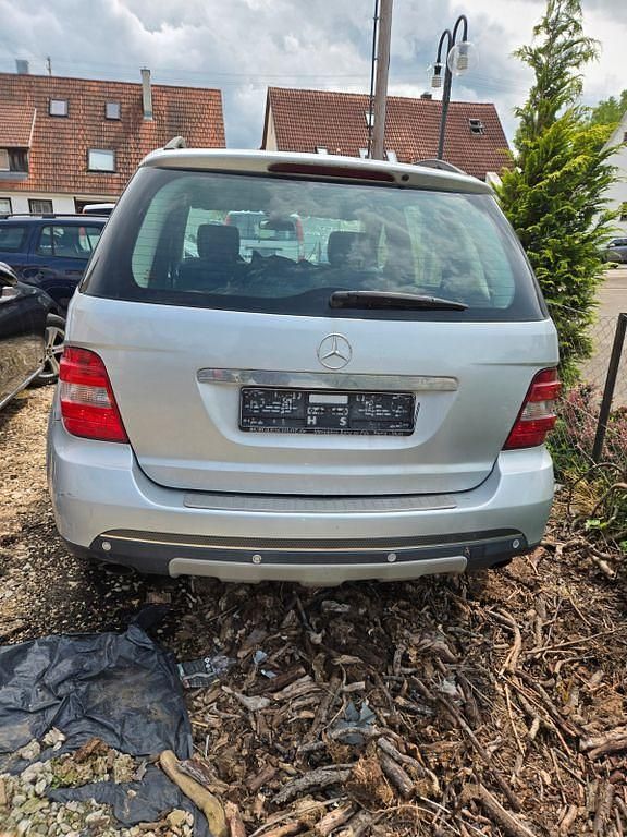 Gebraucht Mercedes ML320 224 PS (164 kW) 2005 Silber SUV