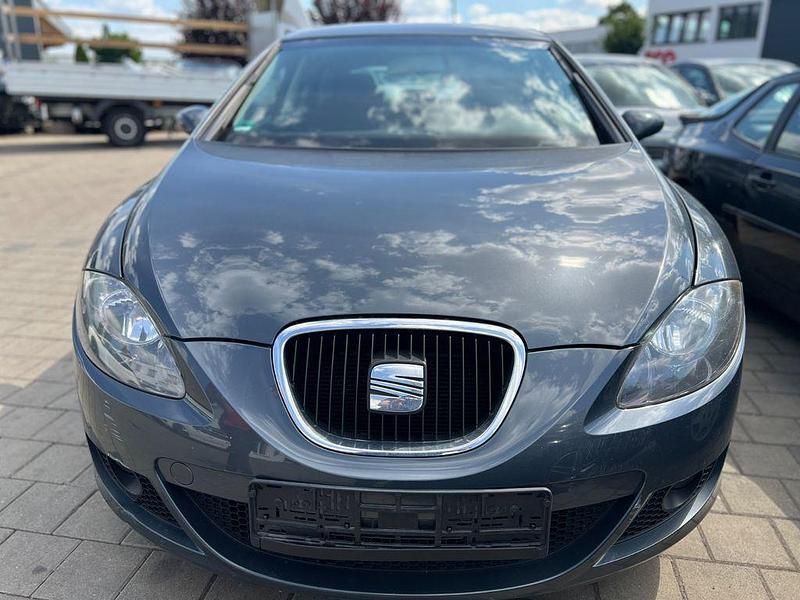 Grau Gebraucht 2006 Seat Leon Stylance Limousine | 1.450 € (Superpreis) - Bild 1/4