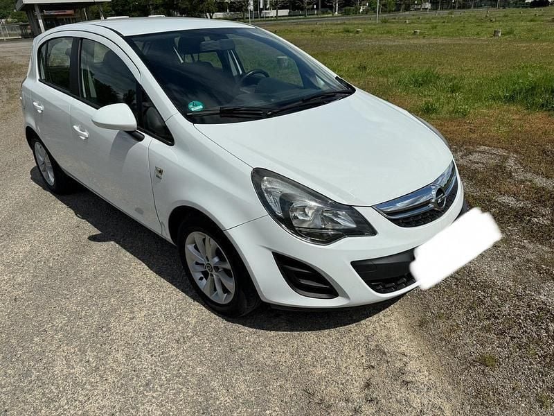 Weiß Gebraucht 2015 Opel Corsa Limousine | 4.790 € (Fairer Preis) - Bild 1/4