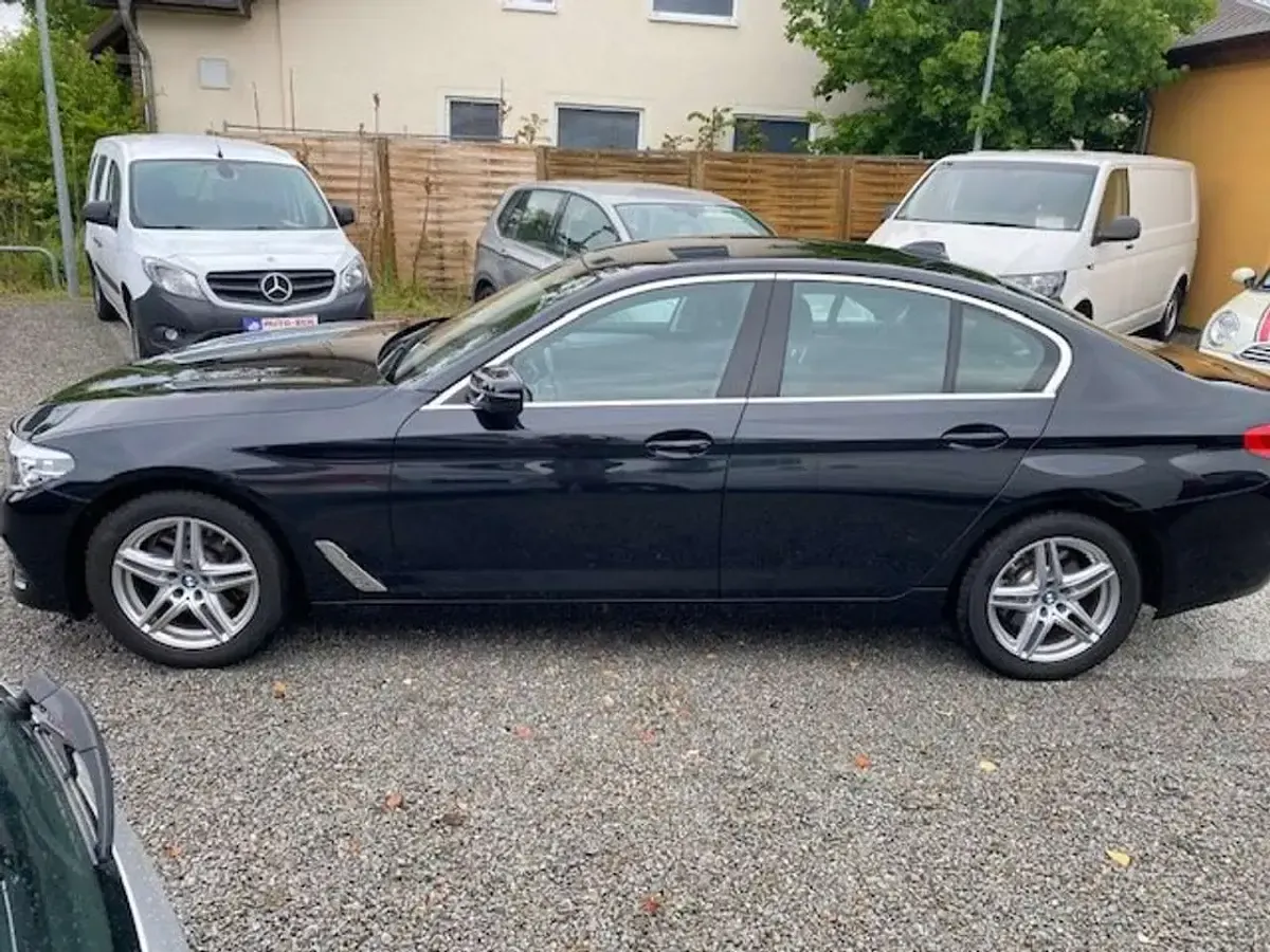 Gebraucht BMW 520 184 PS (135 kW) 2018 Black sapphire metallic Limousine