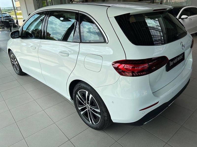 Gebraucht Mercedes B200 Advanced 150 PS (110 kW) 2024 Weiß Van / Kleinbus