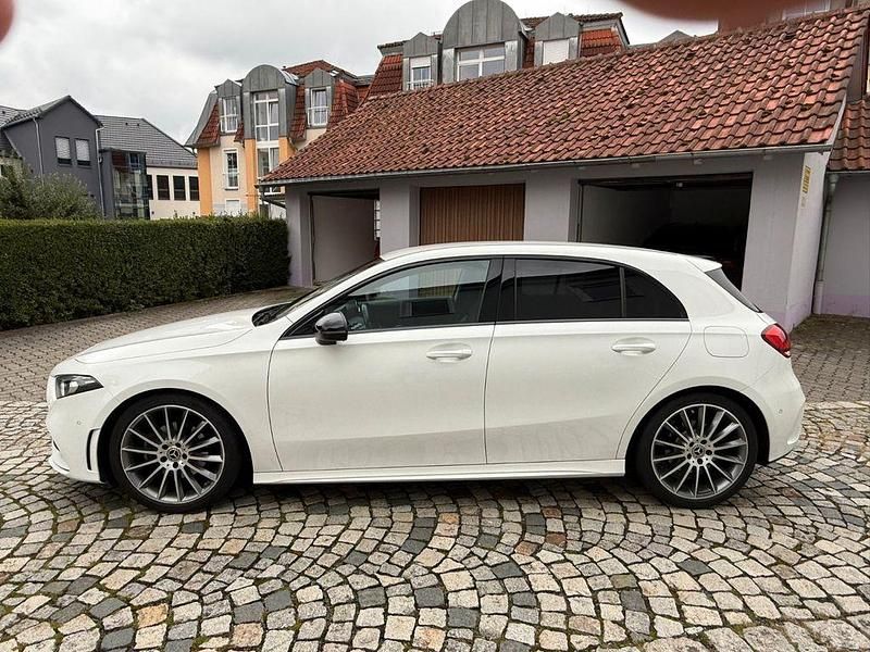 Weiß Gebraucht 2020 Mercedes A200 Limousine | 22.500 € (Etwas zu teuer) - Bild 1/4