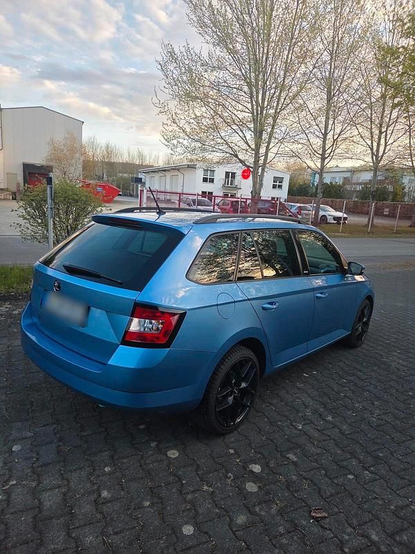 Gebraucht Skoda Fabia Joy 105 PS (77 kW) 2016 Blau Kombi