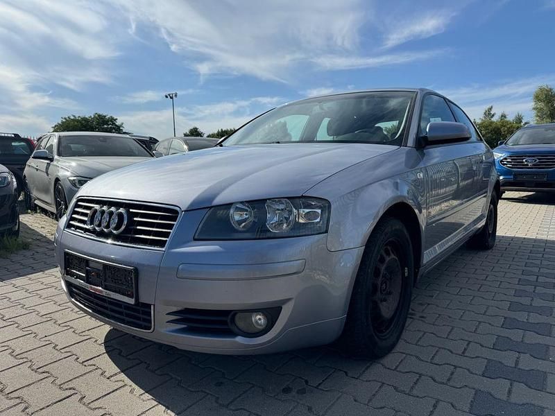 Silber Gebraucht 2004 Audi A3 Ambition Limousine | 1.499 € - Bild 1/4