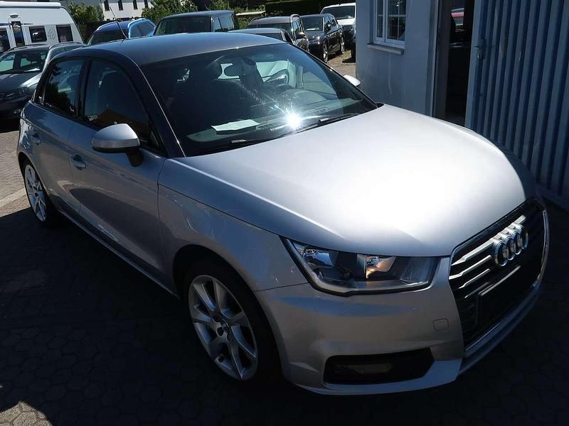 Florettsilber metallic Gebraucht 2015 Audi A1 Sportback Kleinwagen | 6.500 € (Guter Preis) - Bild 1/4