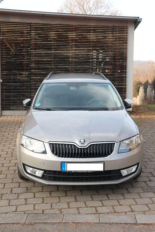 Beige Gebraucht 2013 Skoda Octavia Ambition Kombi | 9.300 € (Etwas zu teuer) - Bild 1/4