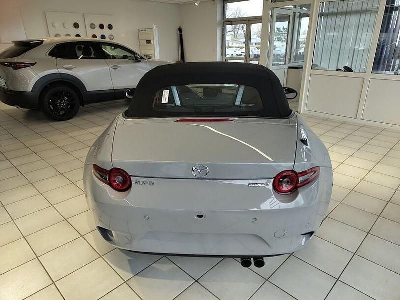 Neu Mazda MX5 Exclusive 132 PS (97 kW) 2026 Grau Cabrio