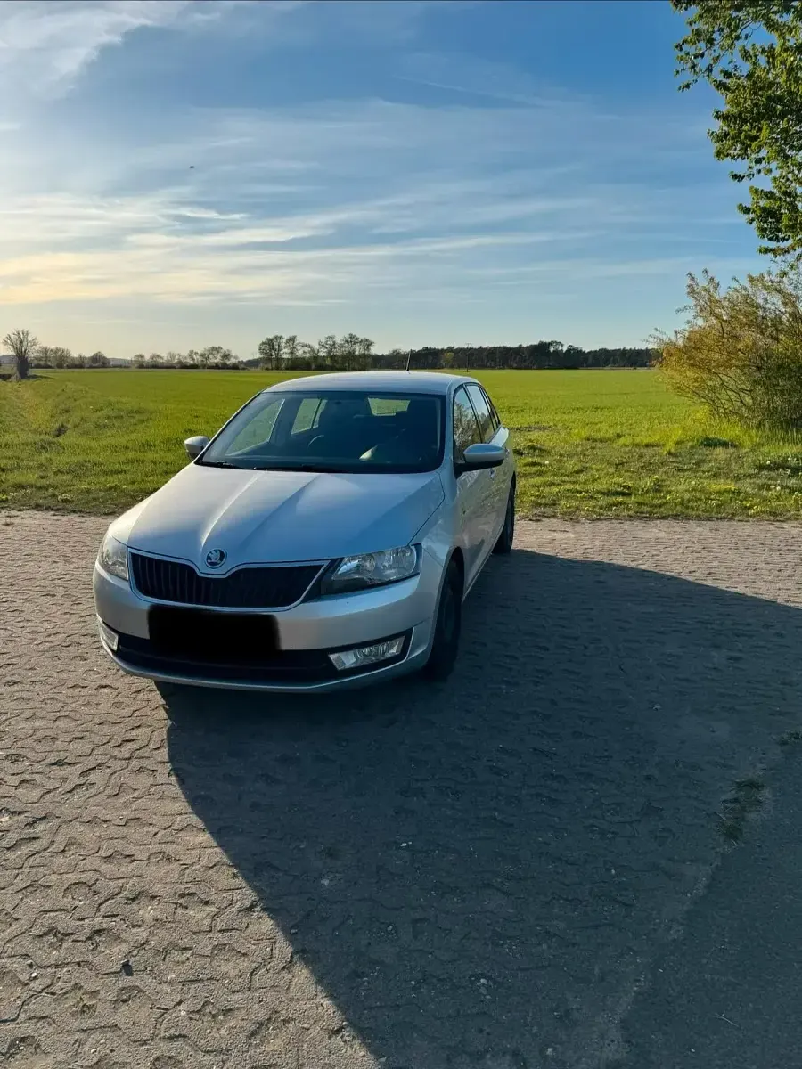 Käytetty Skoda Rapid 90 HP (66 kW) 2014 Hopea Viistoperä