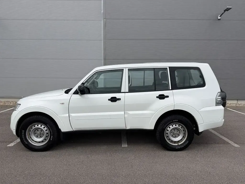 Gebraucht Mitsubishi Pajero Inform 200 PS (147 kW) 2014 Weiß SUV