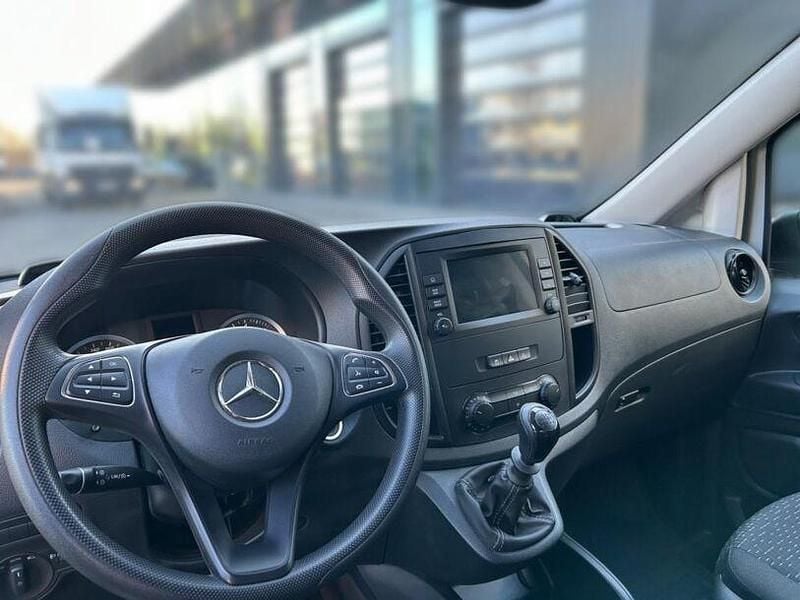 Gebraucht Mercedes Vito 163 PS (119 kW) 2021 Arktikweiß Van