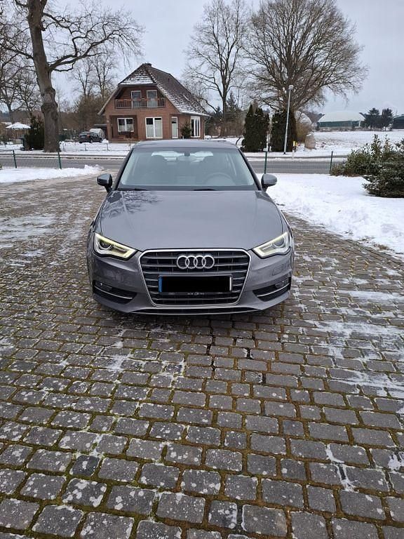 Gebraucht Audi A3 Attraction 122 PS (89 kW) 2013 Grau Limousine