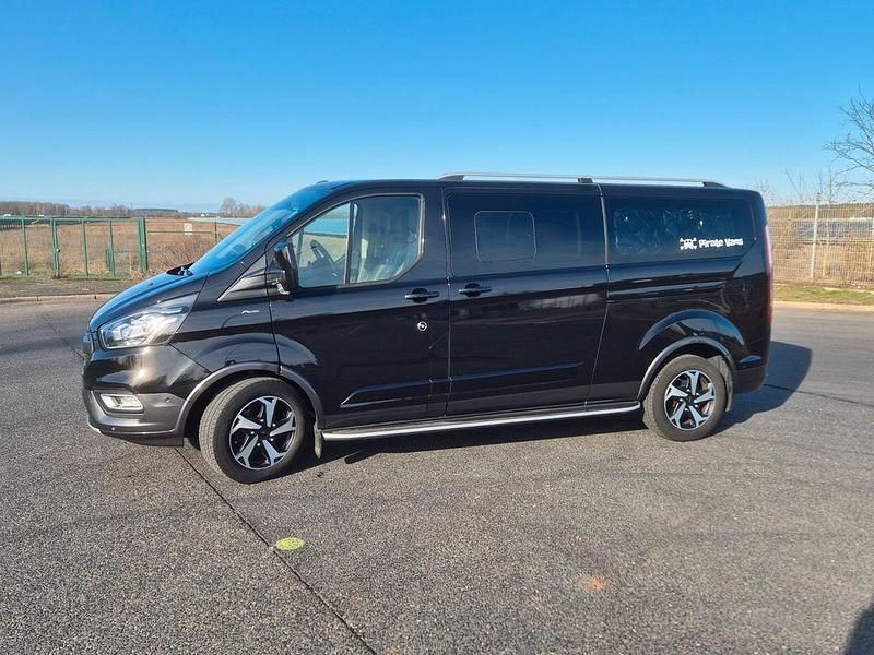 Gebraucht Ford Tourneo 170 PS (125 kW) 2023 Schwarz Van / Kleinbus