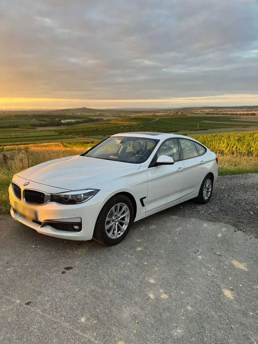 Gebraucht BMW 320 190 PS (139 kW) 2020 Weiß Limousine
