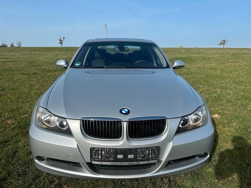 Gebraucht BMW 320 163 PS (119 kW) 2007 Silber Limousine