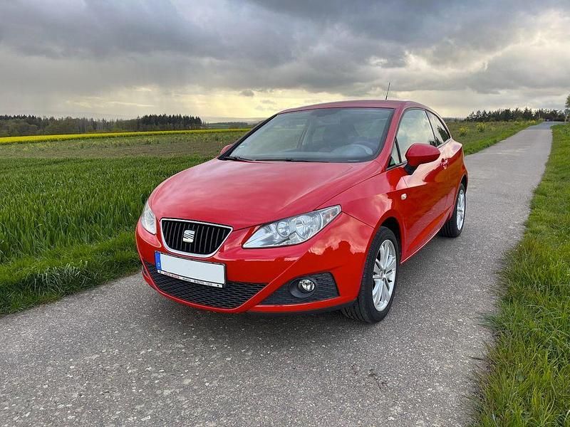 Rot Gebraucht 2010 Seat Ibiza SC Kleinwagen | 2.550 € (Guter Preis) - Bild 1/4