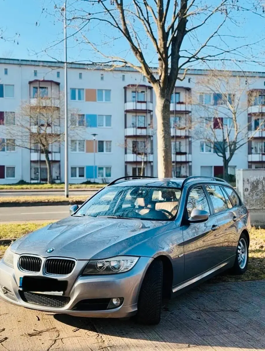 Gebraucht BMW 320 177 PS (130 kW) 2009 Grau Kombi