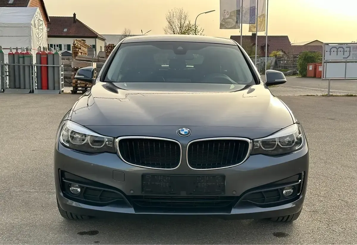 Gebraucht BMW 320 Sport Line 190 PS (139 kW) 2018 Grau Limousine