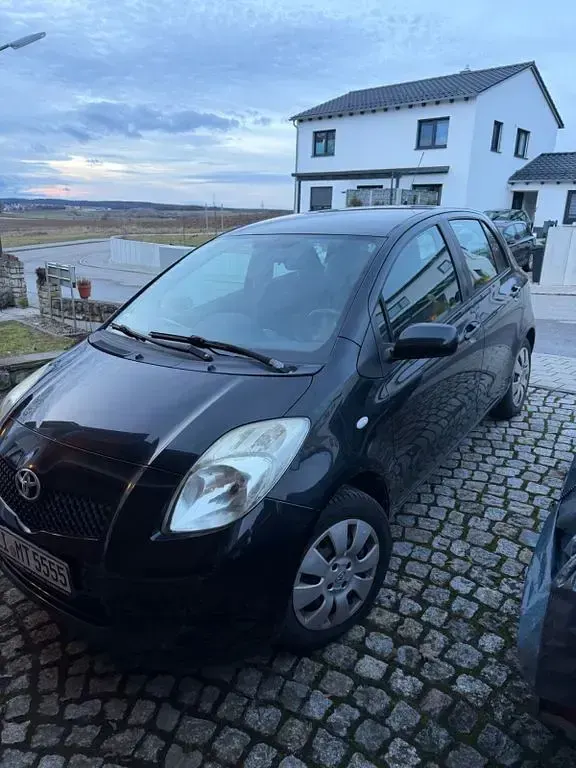 Gebraucht Toyota Yaris 69 PS (50 kW) 2007 Schwarz Kleinwagen