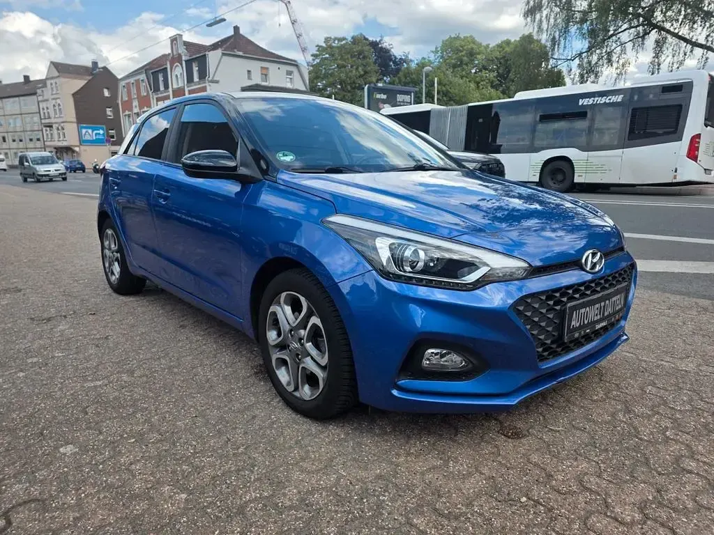 Gebraucht Hyundai i20 Advantage 101 PS (74 kW) 2020 Blau Kleinwagen