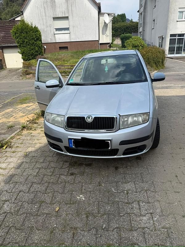 Silber Gebraucht 2004 Skoda Fabia Kleinwagen | 550 € (Guter Preis) - Bild 1/4