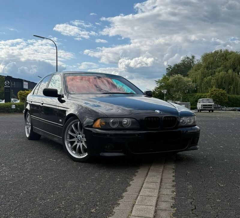 Schwarz Gebraucht 2002 BMW 520 Limousine | 7.000 € (Teuer) - Bild 1/4