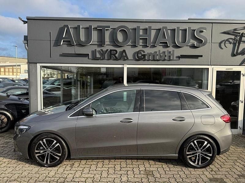 Gebraucht Mercedes B180 Progressive 136 PS (100 kW) 2025 Grau Van / Kleinbus